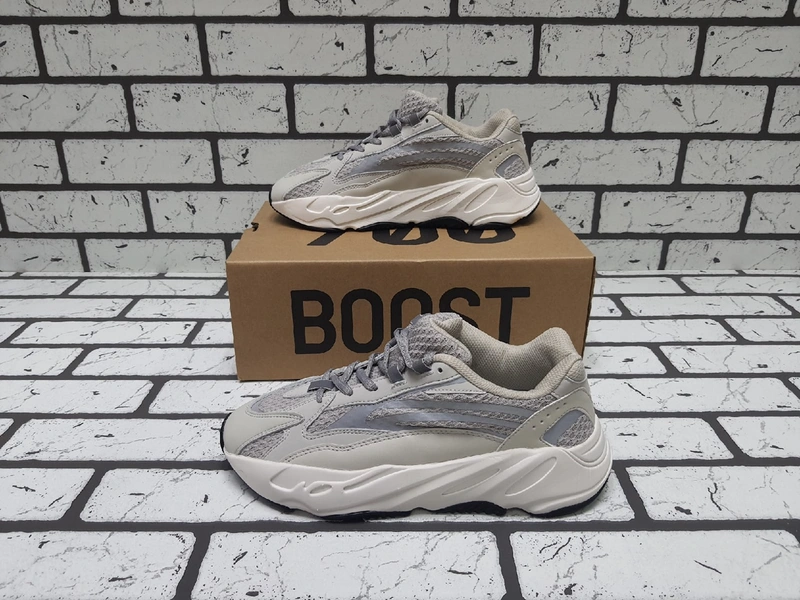 Кроссовки Adidas Yeezy Boost 700 Белые 010 фото-3