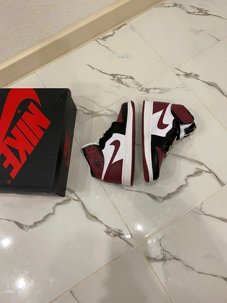 Кроссовки Nike Air Jordan 1 Retro Maroon Toe фото-6