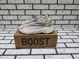 Кроссовки Adidas Yeezy Boost 700 Белые 010 фото-6