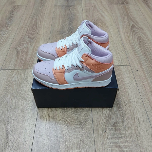 Кроссовки Nike Air Jordan 1 Retro Mid Pink/White фото-3