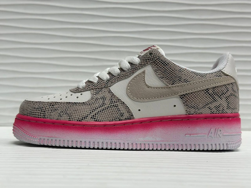 Кроссовки Nike Air Force 1 Low Snakeskin фото-2