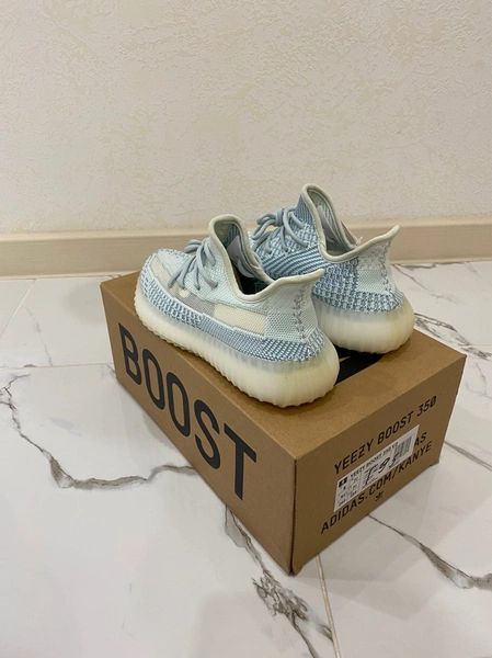 Adidas Yeezy 350 Boost v2 бледно-синий фото-5