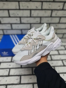 Кроссовки adidas ozweego белые