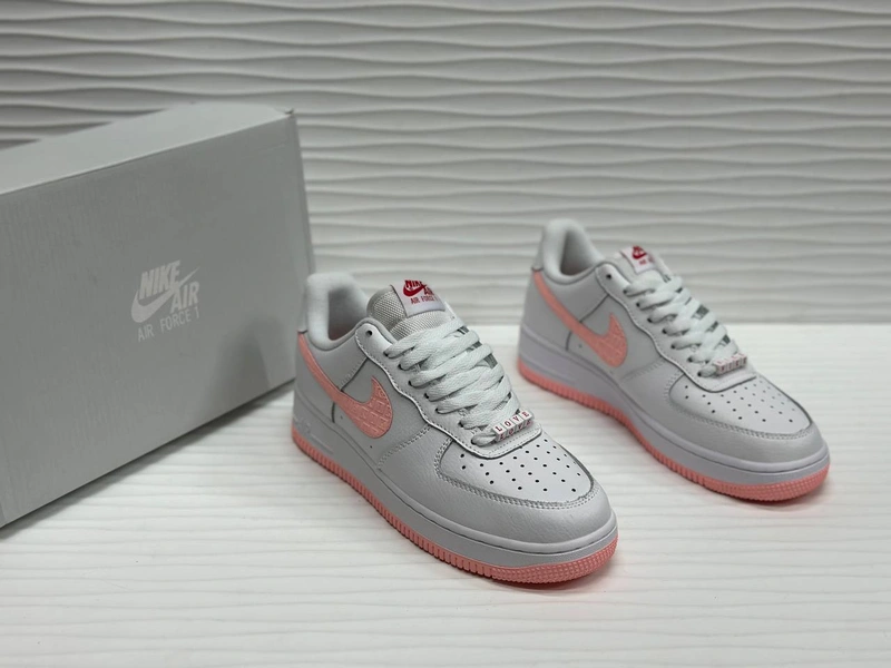 Кроссовки Nike Air Force 1 White/Pink фото-2