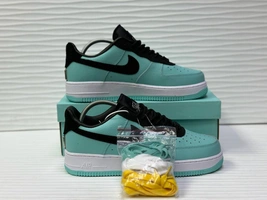 Кроссовки Nike Air Force 1 Friends Family фото-1