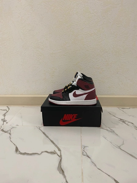 Кроссовки Nike Air Jordan 1 Retro Maroon Toe фото-2