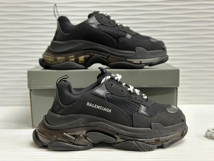 Кроссовки Balenciaga Triple S Черный фото-1