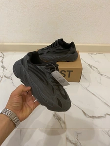 Кроссовки Adidas Yeezy Boost 700 Black