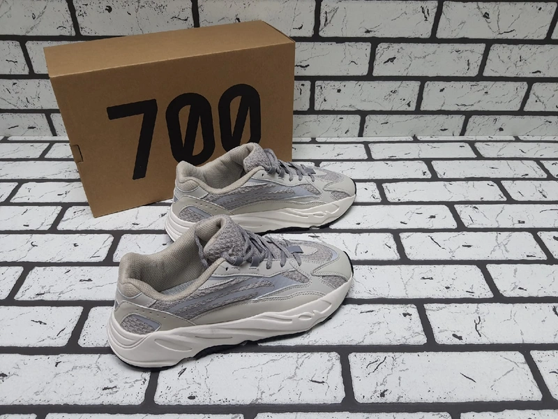 Кроссовки Adidas Yeezy Boost 700 Белые 010 фото-5