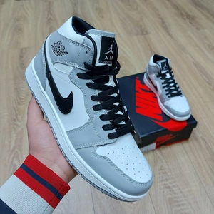 Nike Air Jordan 1 Mid Silver