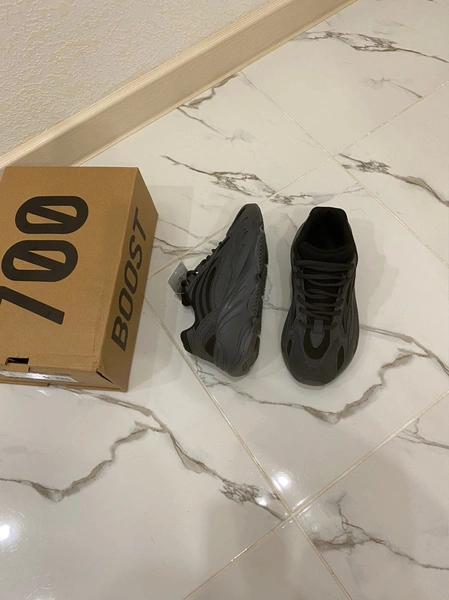 Кроссовки Adidas Yeezy Boost 700 Black фото-2