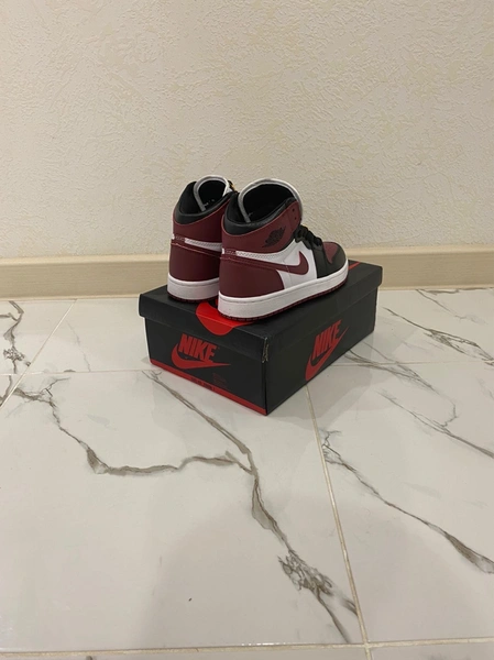 Кроссовки Nike Air Jordan 1 Retro Maroon Toe фото-3