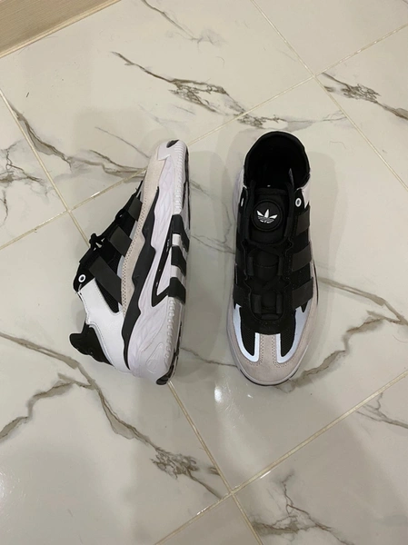 Кроссовки Adidas Yeezy Boost 700 Белые фото-2