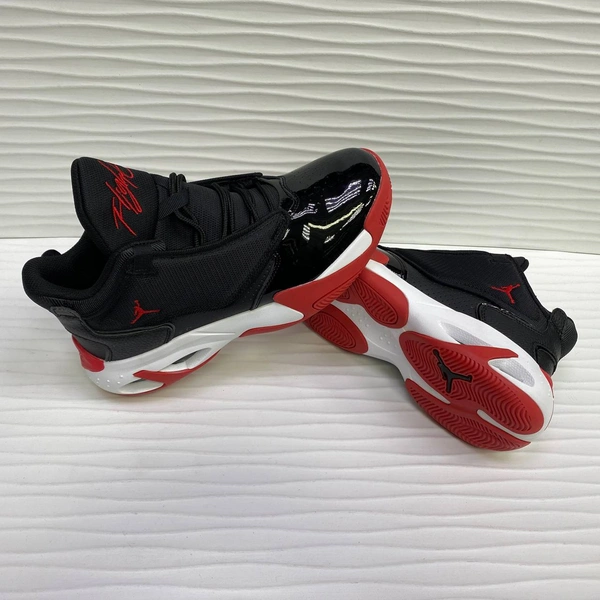 Кроссовки Nike Air Jordan Max Aura Black/Red/White фото-6