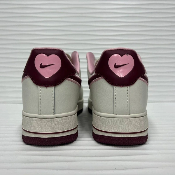 Кроссовки Nike Air Force 1 Valentine's Day White/Cherry фото-7