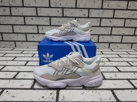 Кроссовки adidas ozweego белые фото-2