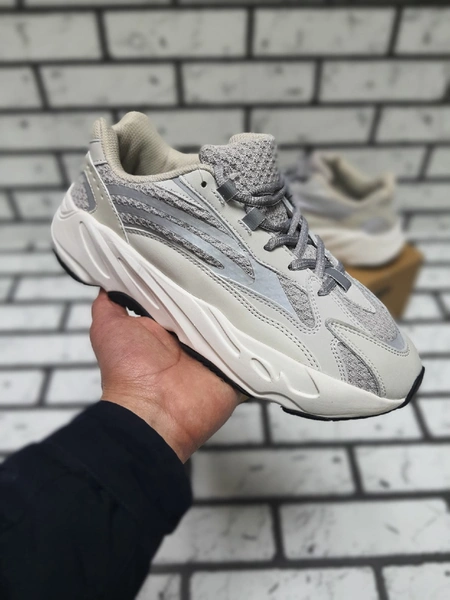 Кроссовки Adidas Yeezy Boost 700 Белые 010 фото-2