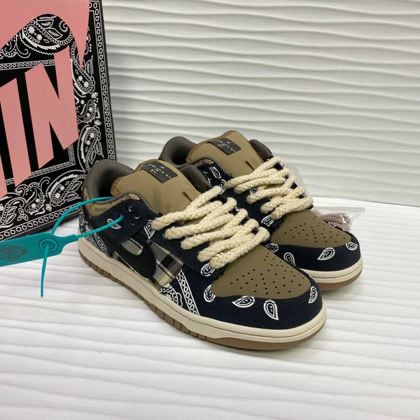 Кроссовки Nike SB Dunk Low x Travis Scott фото-2