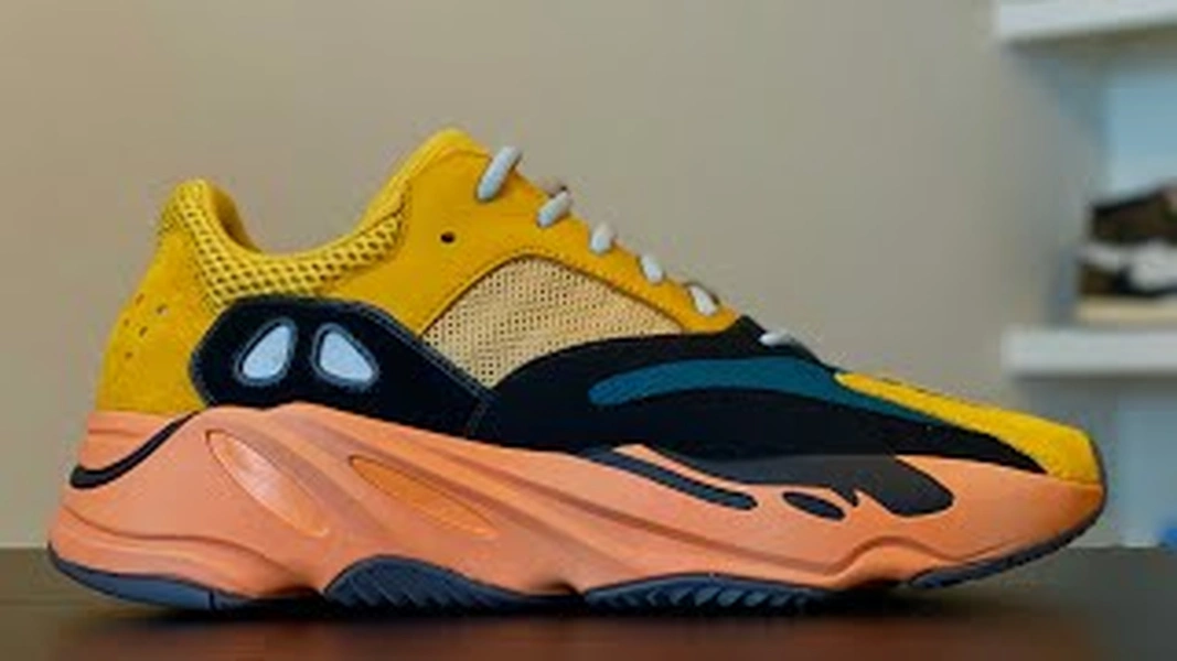 Кроссовки Adidas Yeezy Boost 700 yellow фото-2