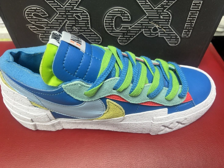 Kaws Sacai Nike Blazer Low цвет Голубой фото-1