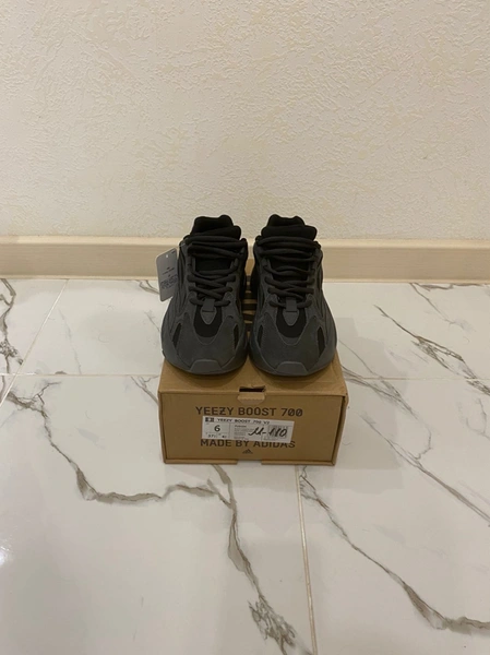 Кроссовки Adidas Yeezy Boost 700 Black фото-3